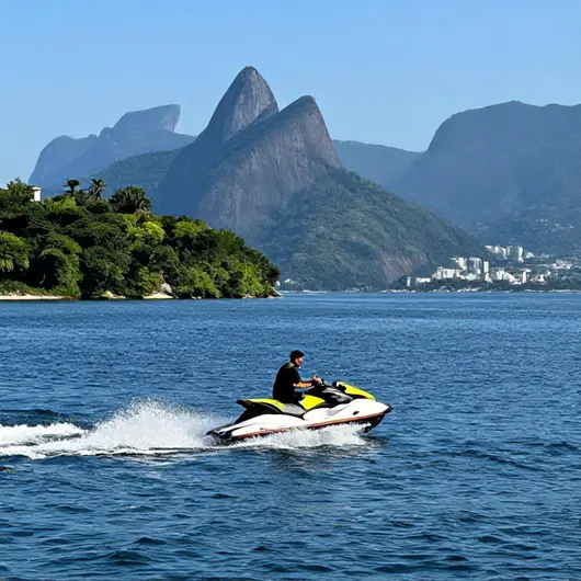Passeios de Jetski na Barra da Tijuca: Aventura nas Águas do Rio